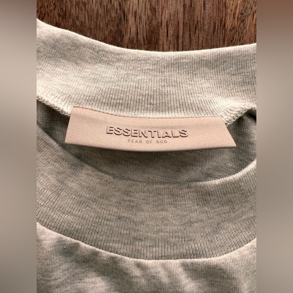 Essentials  - Light Oatmeal Short Sleeve T-Shirt Size Small- NWT - Picture 8 of 11